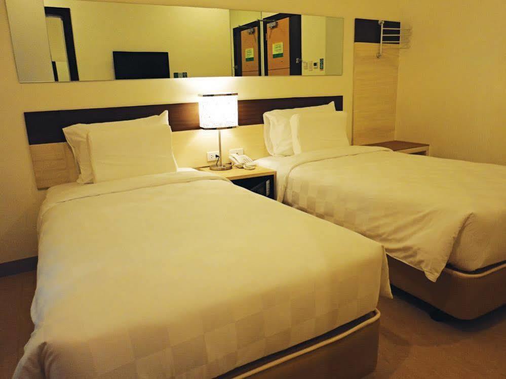 Go Hotels Otis - Manille Extérieur photo